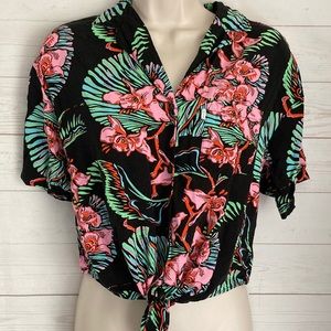 Levi’s XS Button Front Tie Waist Floral Crop Top Black & Pink